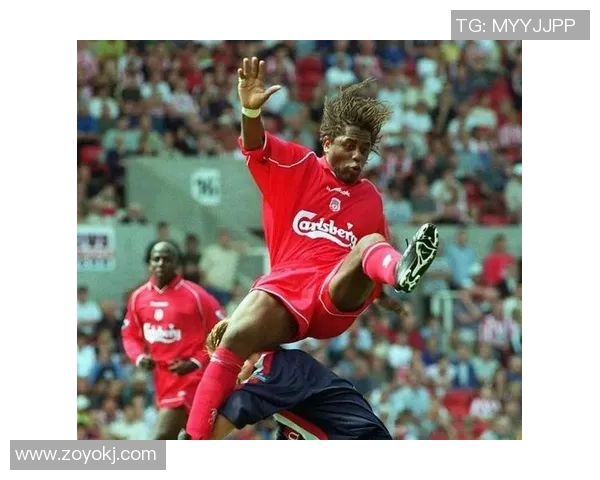 足球明星独特理发过程揭秘从球场到时尚潮流的华丽转变